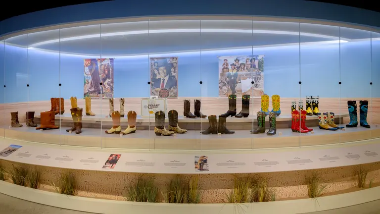 Μπότες κάουμποϊ στο Rough & Ready του Bata Shoe Museum