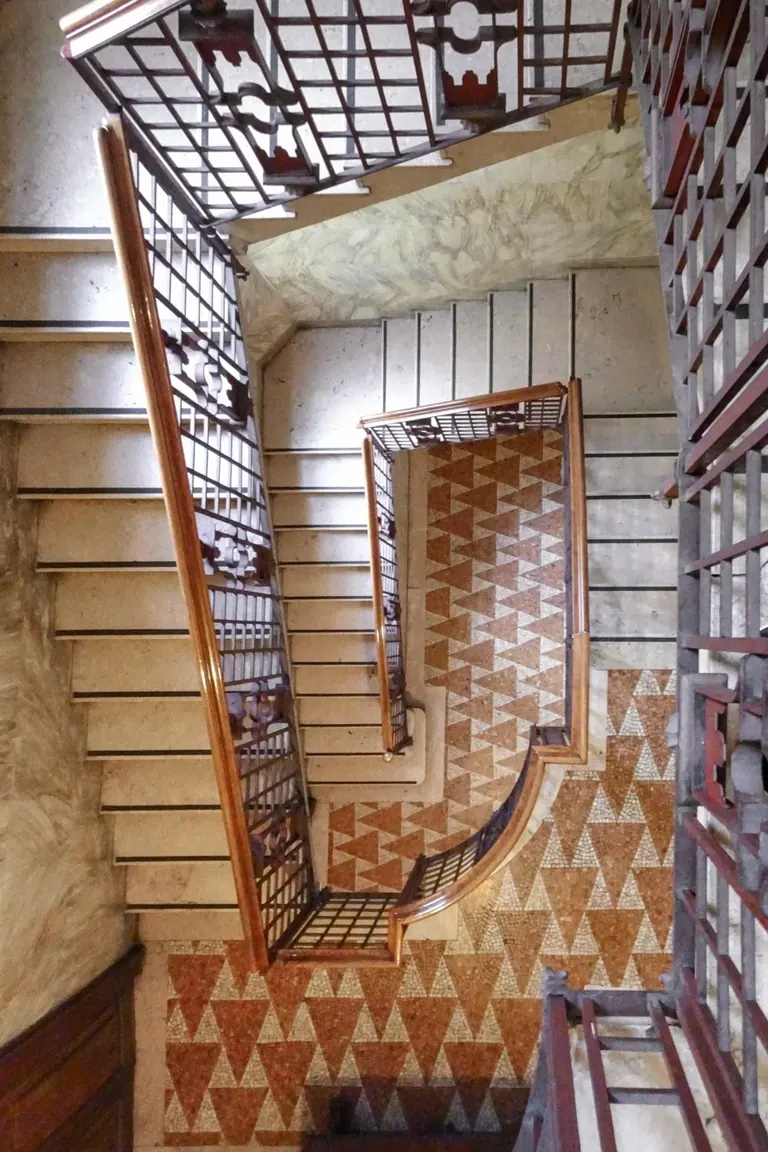 L'escalier de Portaluppi du bâtiment de Via Jan, vu d'en haut