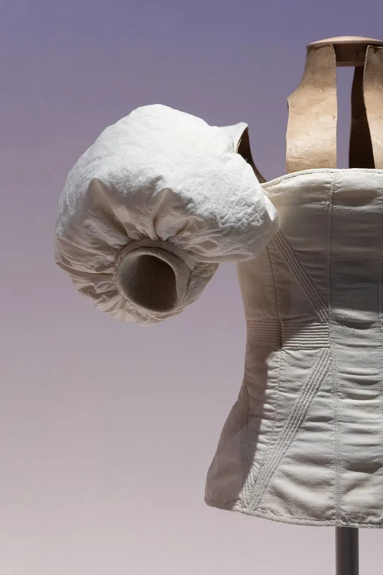 Prendas históricas en Dressing the Body, Museu del Disseny