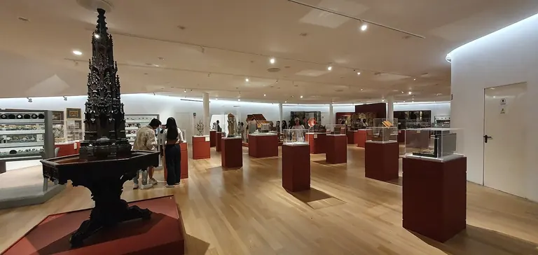 Phonographes et premières technologies dans la Sala 1, Modernidad: ars y téchnē, au Museo Soumaya