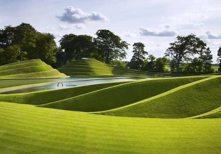 Les formes del relleu Cells of Life de Charles Jencks, a Jupiter Artland