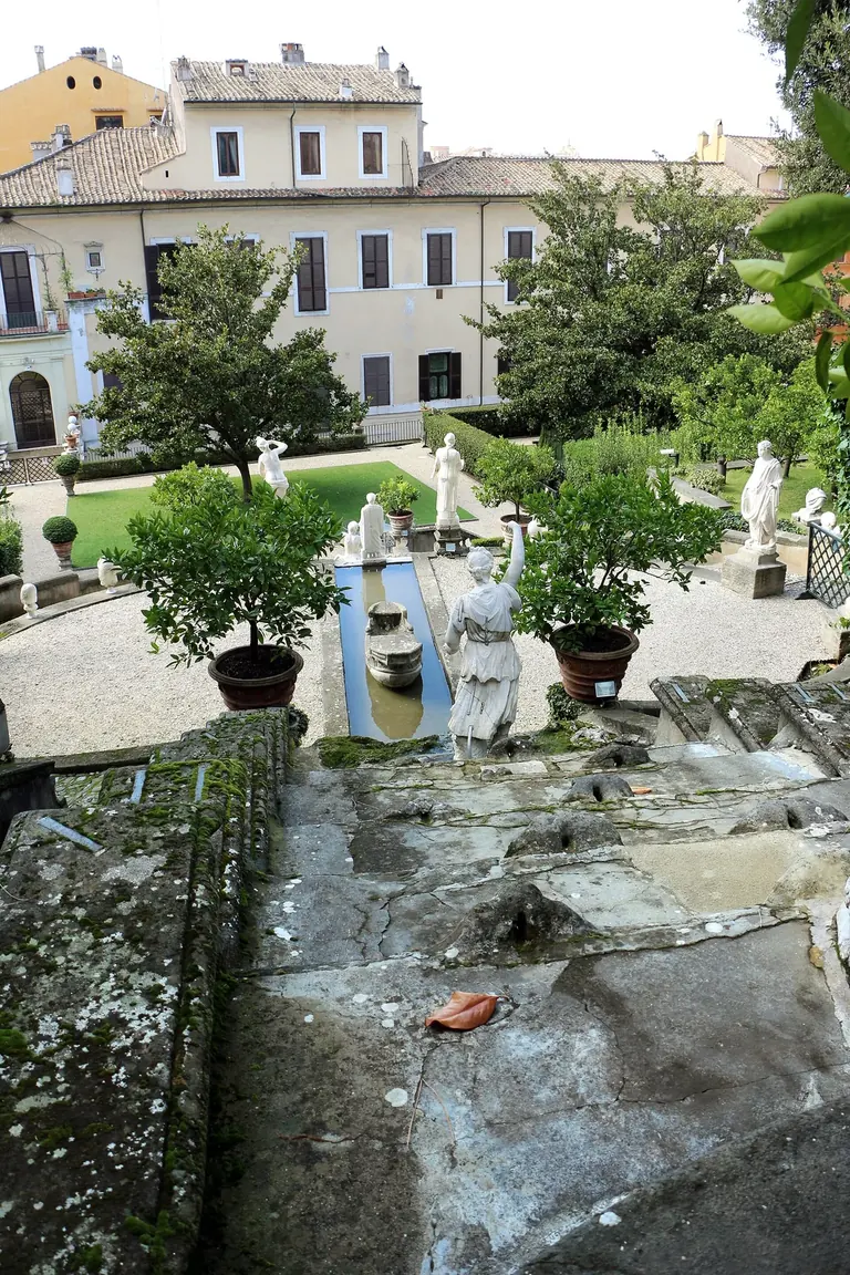 Le jardin en terrasses des Colonna, sur la colline du Quirinal, Palazzo Colonna, à Rome
