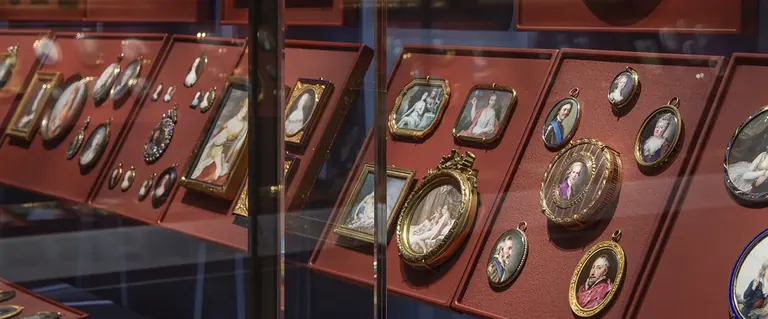 Intérieur du Trésor avec des vitrines miniatures