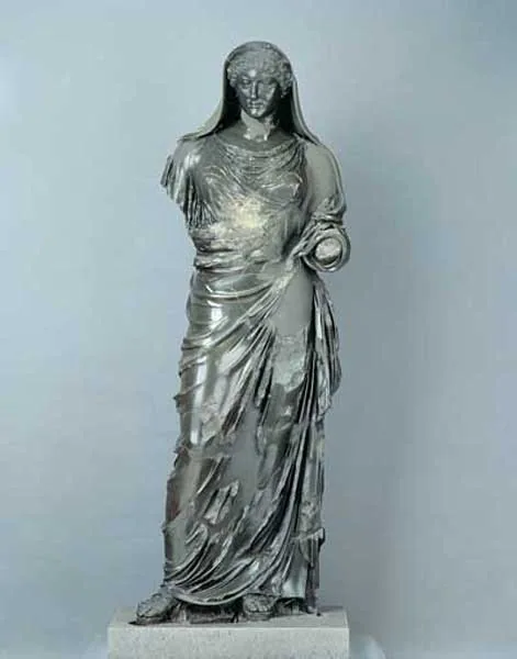 Statue en basanite d’Agrippine la Jeune en orante à Centrale Montemartini