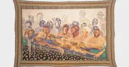 Nengi Omuku, The Gathering, 2020 : une figure dorée allongée parmi des figures assises, peinte sur tissu