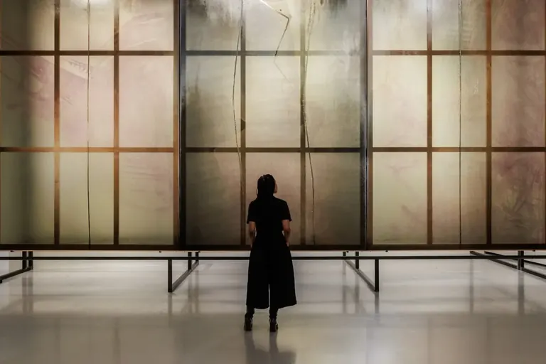 Clair-obscur exhibition staged in light and shadow at the Bourse de Commerce