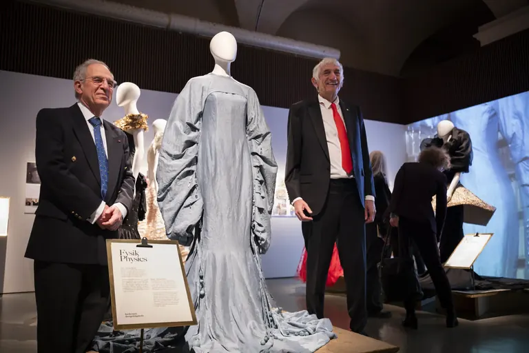 Les lauréats John M. Martinis et Michel H. Devoret visitent Nobel Creations 2025