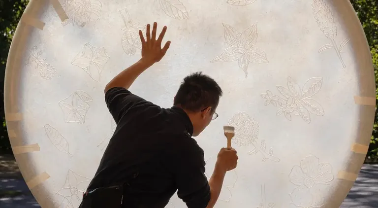 The Sun of Zeelandia, de Kao Jun-Honn, davant l’entrada del museu