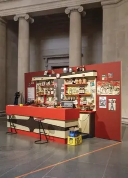 Instal·lació de Zineb Sedira a les Duveen Galleries