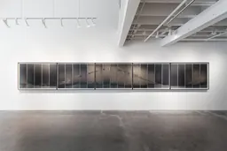 Installation de tirages photographiques solarisés de Chris McCaw