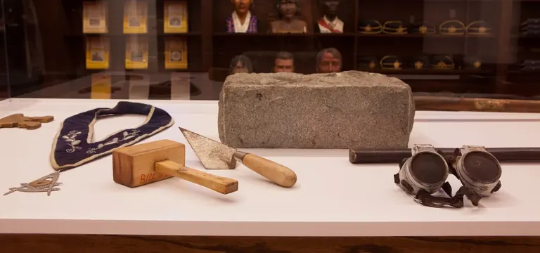 La sala de les relíquies, amb objectes i documents històrics de la maçoneria