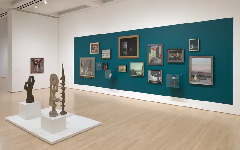 Άποψη της έκθεσης 1900 to Now: SFMOMA's Collection