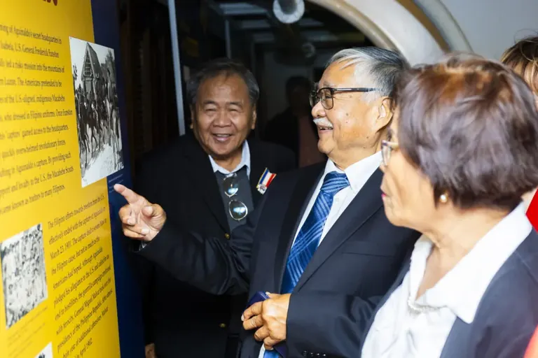 Exposition sur la guerre américano-philippine à bord du croiseur Olympia