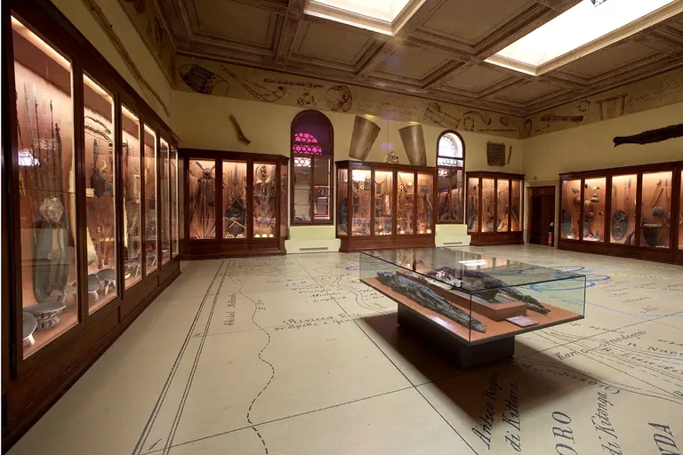 La salle Miani, avec des objets rapportés de l’expédition africaine de Giovanni Miani