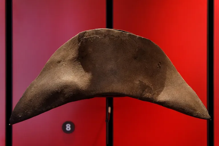 Barret bicorni que va pertànyer a Napoleó Bonaparte, Musée de l'Armée