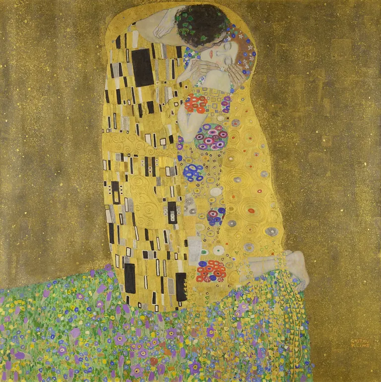 Gustav Klimt، القبلة (العاشقان)، 1908/09، زوجان يتعانقان بعباءتين ذهبيتين في مرج تتناثر فيه الأزهار