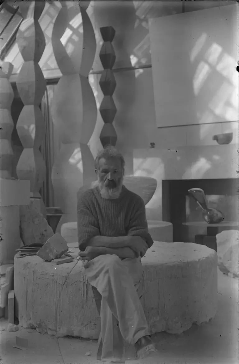 Brancusi: الفنان ومرسمه (Brancusi: The Artist and His Studio) في MoMA