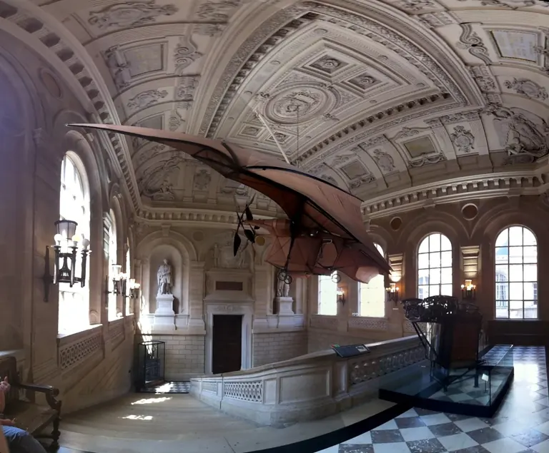 طائرة Avion III التي تعمل بالبخار، من تصميم Clément Ader، في Musée des Arts et Métiers