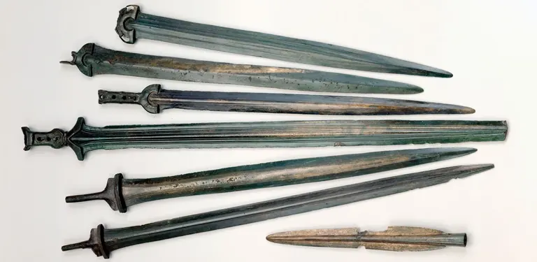 Bronze Age swords and lance from Stölln