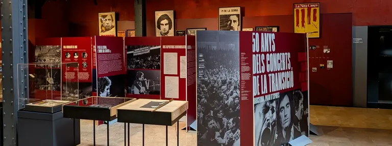 Panels and concert posters of Raimon, Lluís Llach and Pi de la Serra in the exhibition 50 anys dels concerts de la Transició