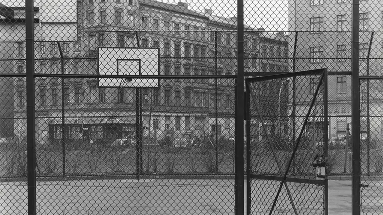 Michael Schmidt، من سلسلة Berlin-Wedding (Gerichtstraße)، 1976/77