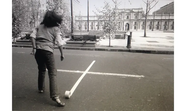Lotty Rosenfeld, A Mile of Crosses on the Pavement
