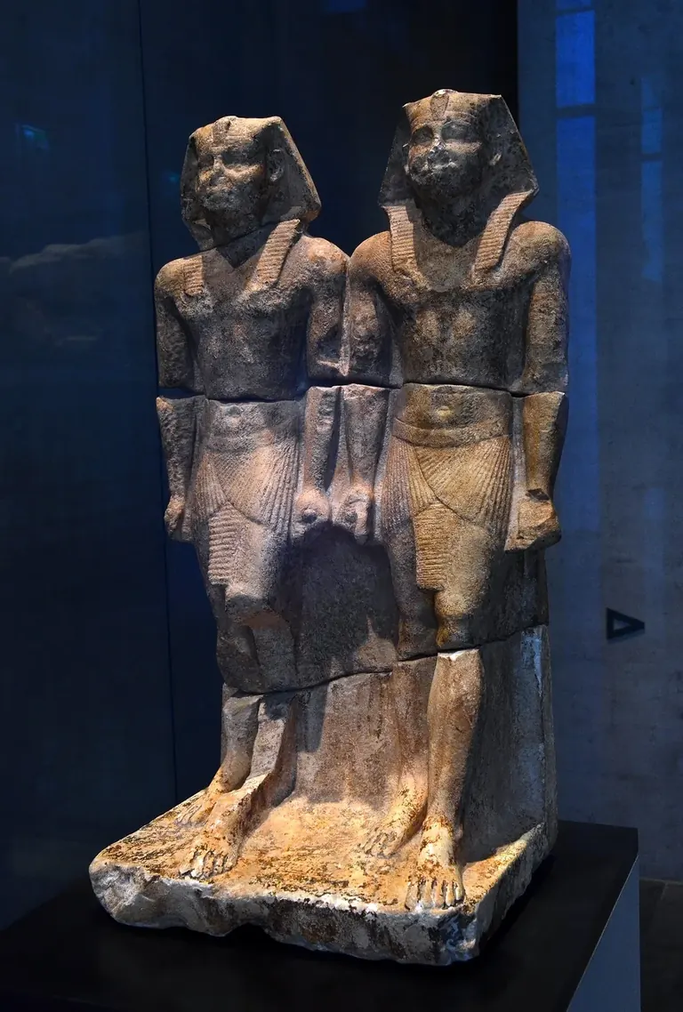 Statue double du pharaon Niuserre, au Staatliches Museum Ägyptischer Kunst, à Munich