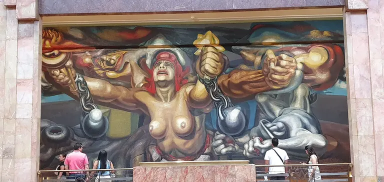 La fresque Nueva democracia de David Alfaro Siqueiros au Palacio de Bellas Artes