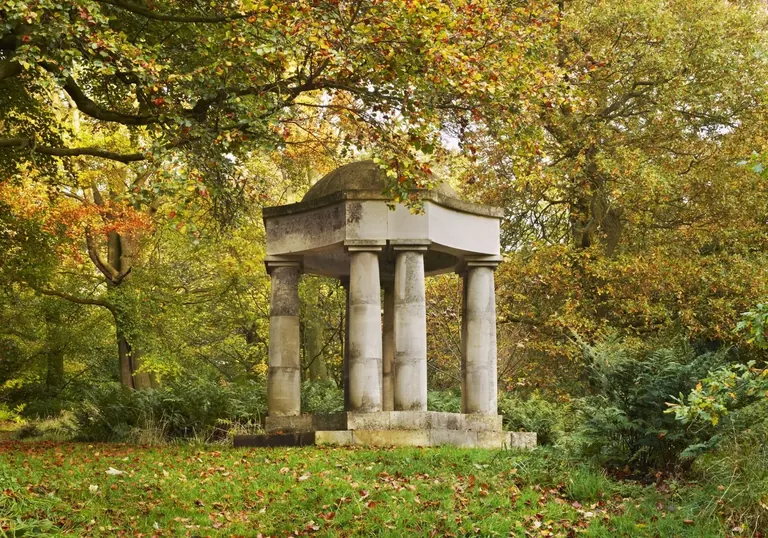 Temple of Apollo, d’Ian Hamilton Finlay, a Jupiter Artland