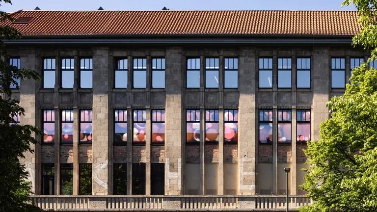 Banz & Bowinkel, COMPOSITIONS / DRIFT, on the Fotografiska Berlin LED façade