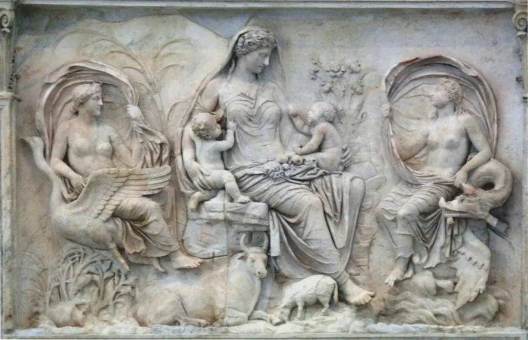 Le panneau en relief Tellus / Saturnia Pax, sur le côté est de l'Ara Pacis