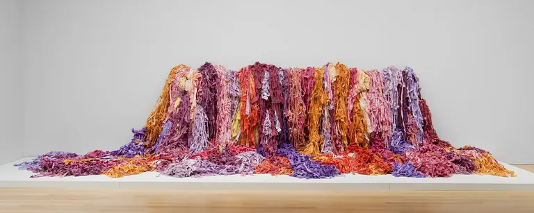 Œuvre textile de Sheila Hicks