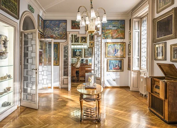 Salle 6 de la Casa Museo Boschi Di Stefano, avec des tableaux accrochés aux murs