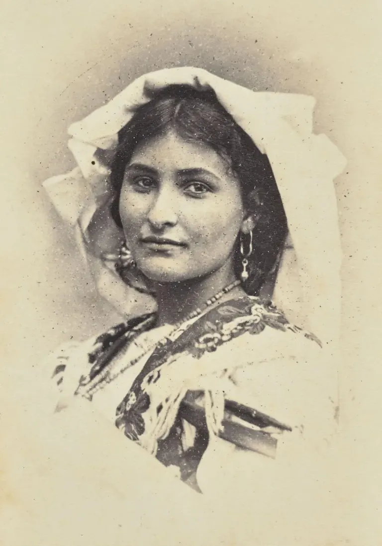 Filippo Lais, Buste d’une jeune femme au foulard blanc, vers 1860-1870
