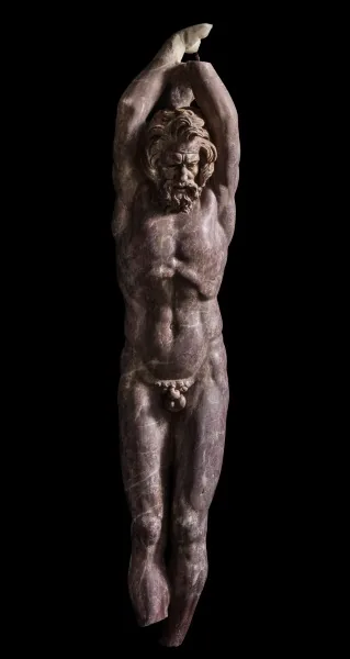 Statue en marbre rouge violacé de Marsyas, à Centrale Montemartini