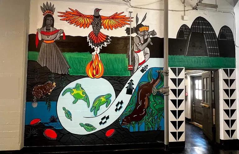 We Are The Land: Between Earth & Sky, une fresque dans le hall du bâtiment D au Fort Mason Center