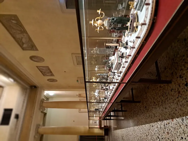 Surtout de table de Giacomo Raffaelli dans la Sala delle Quattro Colonne, Palazzo Reale