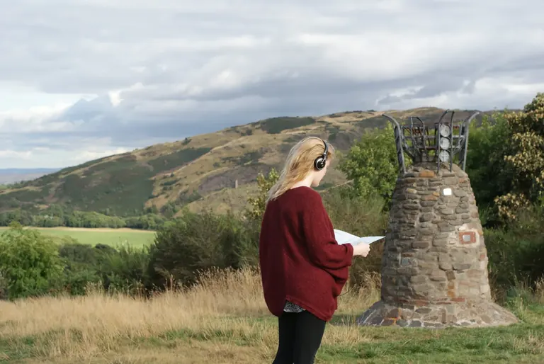 Promenade sonore Memorialmania de Ruth Ewan et Astrid Johnston, sur Calton Hill