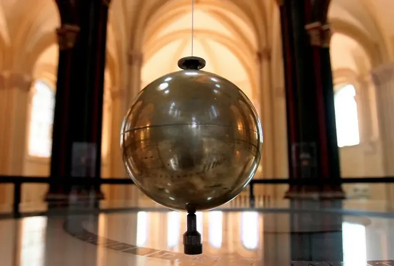 كرة بندول ليون فوكو في Musée des Arts et Métiers