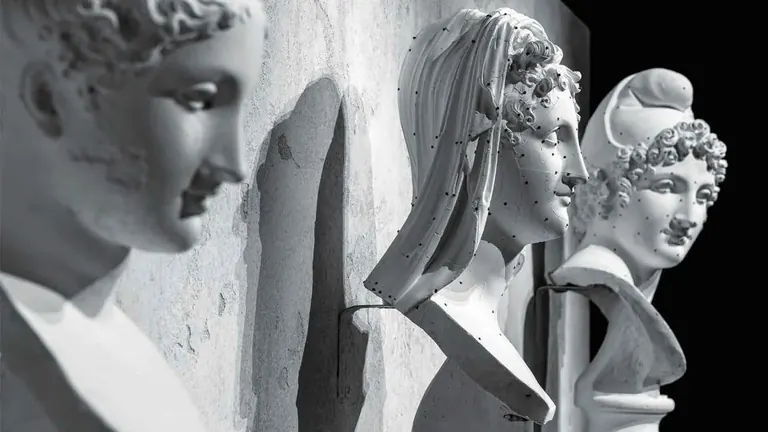 Busts en plâtre de Canova dans l’exposition Beauté et idéal (Beauty and the Ideal), Pinacoteca di Brera