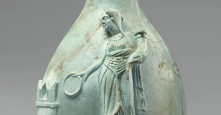 Cruche rituelle avec Berenike II (détail), faïence ptolémaïque, 243–222 av. J.-C.