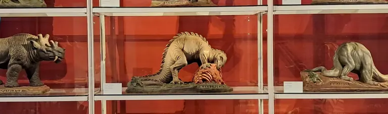 Display case of historic models of prehistoric animals in Great animals of the past