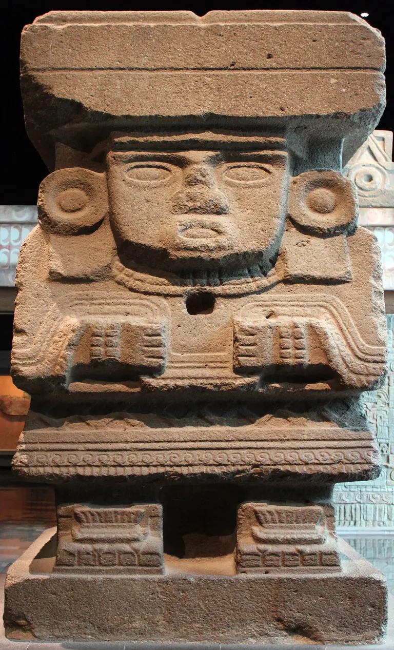 Monolite di Chalchiuhtlicue proveniente da Teotihuacan