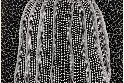 Escultura blanca de Pumpkin amb lunars, de Yayoi Kusama, al Moco Museum Amsterdam