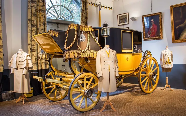 La berlina de gala de Jonkheer Louis van Loon a la cotxera del Museum Van Loon