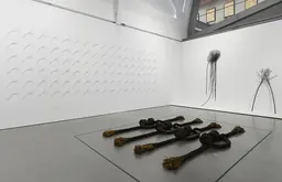 Vue de l’exposition Maren Hassinger: Living Moving Growing au BAMPFA