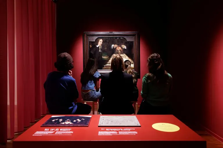 Visitors in the slow-looking room in front of Rembrandt's The Anatomy Lesson of Jan Deijman