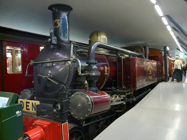 Locomotora de vapor del Metropolitan Railway exposada al London Transport Museum