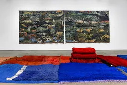 Vue de l’installation You Stretched Diagonally Across It: Tapisserie contemporaine (You Stretched Diagonally Across It: Contemporary Tapestry) à The Fabric Workshop and Museum