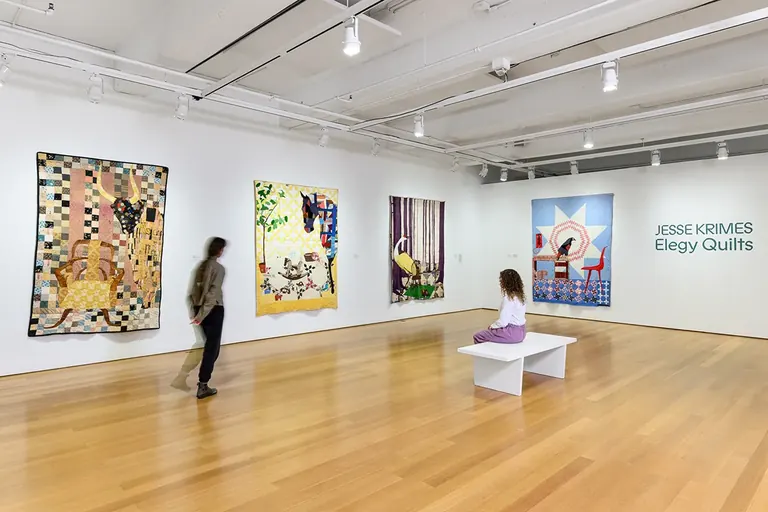 Un quilt de la série Elegy Quilts de Jesse Krimes, au The Fabric Workshop and Museum